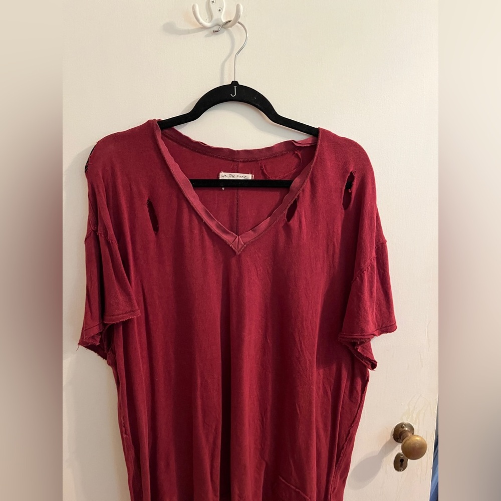 Free People We The Free Maroon Distressed V-Neck Tee Size M